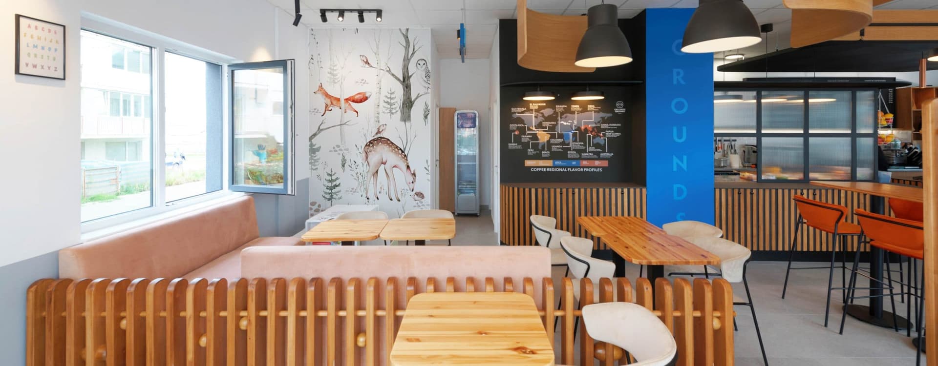 Chi Cafe - Seating area