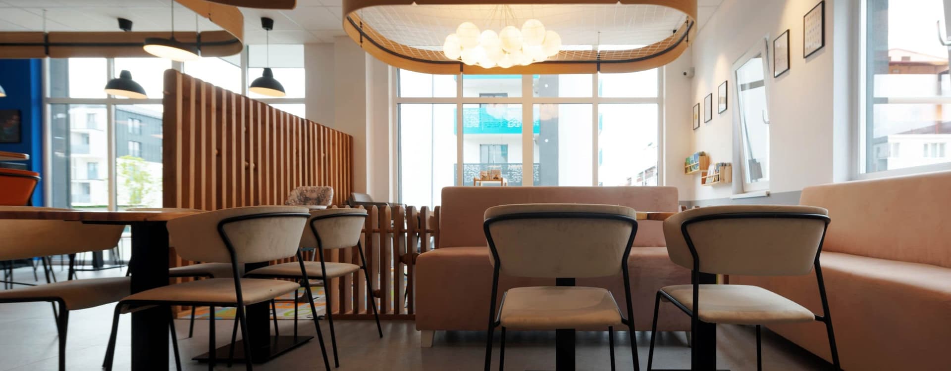 Chi Cafe - Furniture finish