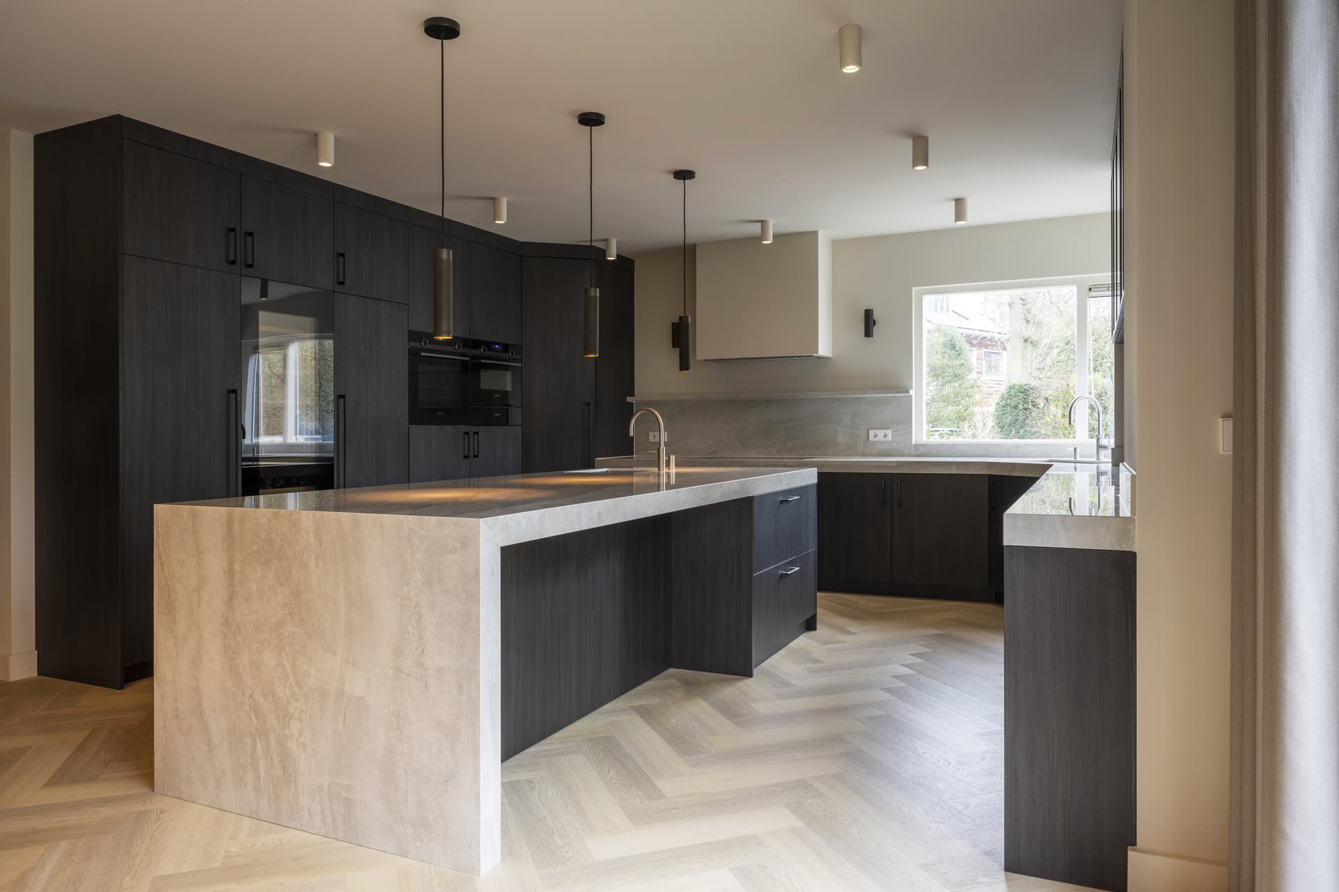 Cassandra Aerdenhout - Kitchen centerpiece