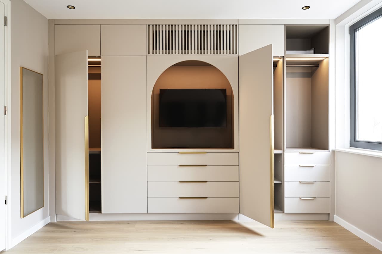 Sudip Den Haag - Custom wardrobes and TV cabinetry