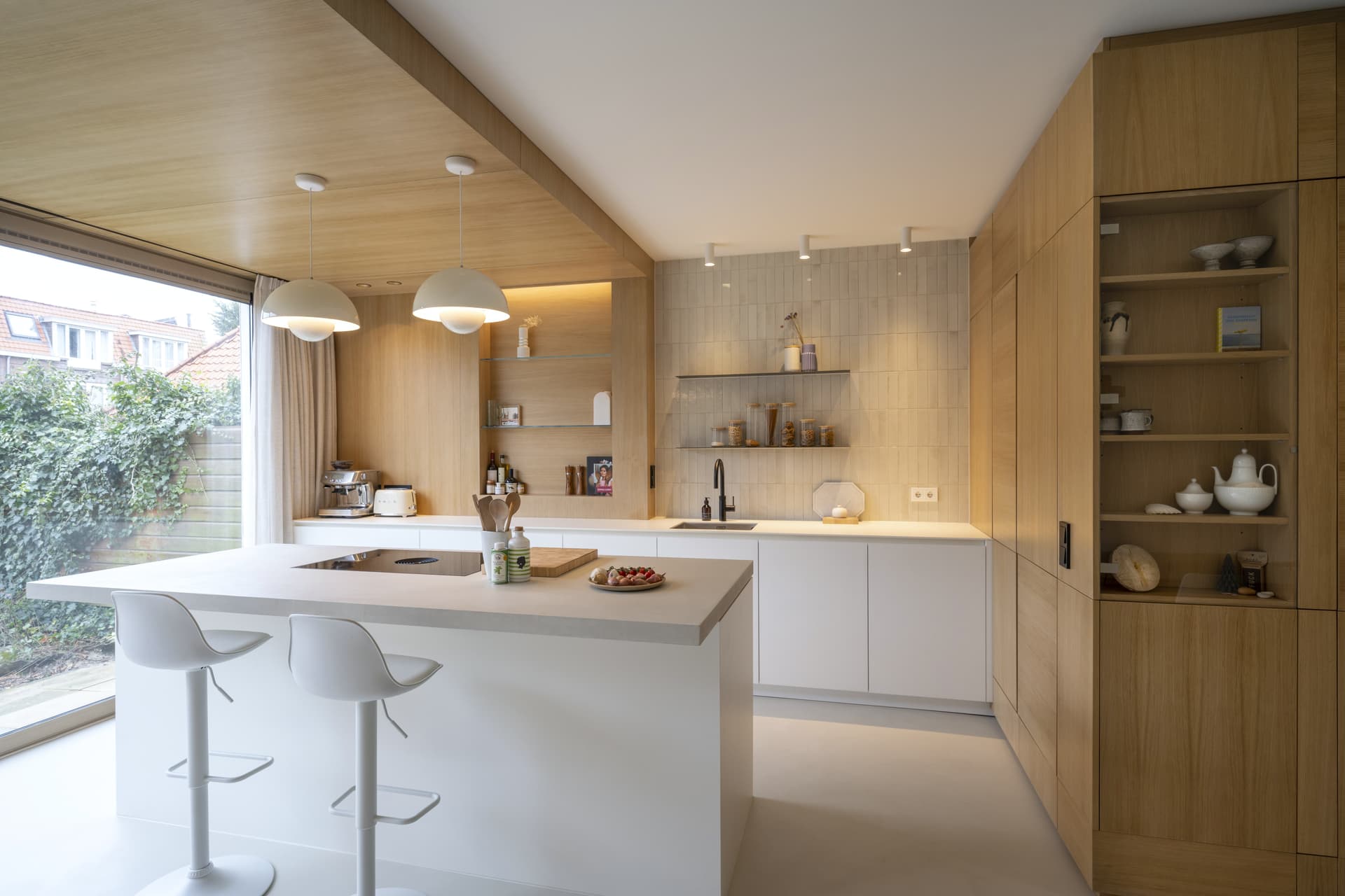 Thijs Overveen - Oak veneer craftsmanship