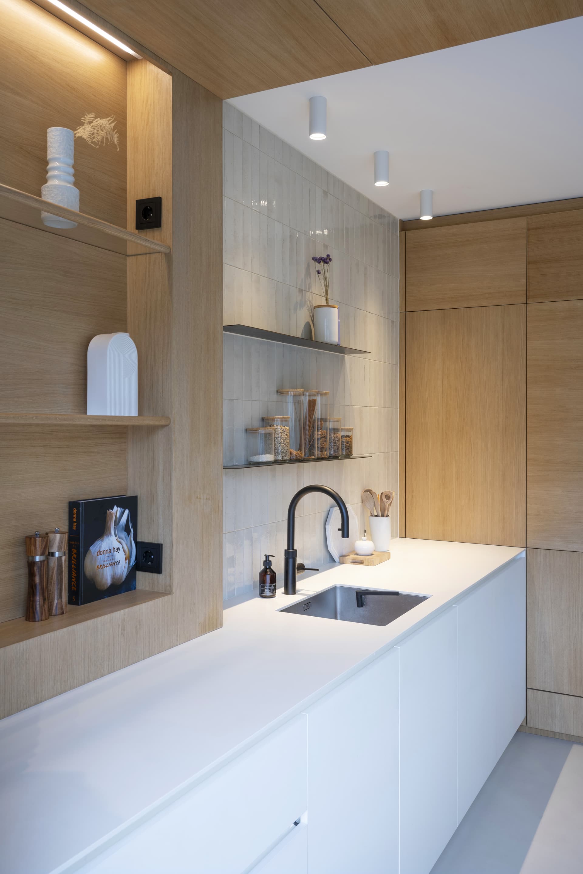 Thijs Overveen - Interior view 19