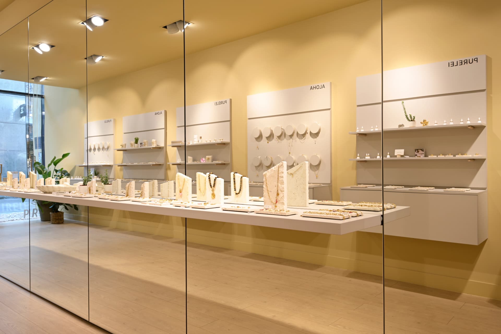 PURELEI store — _EWP7427