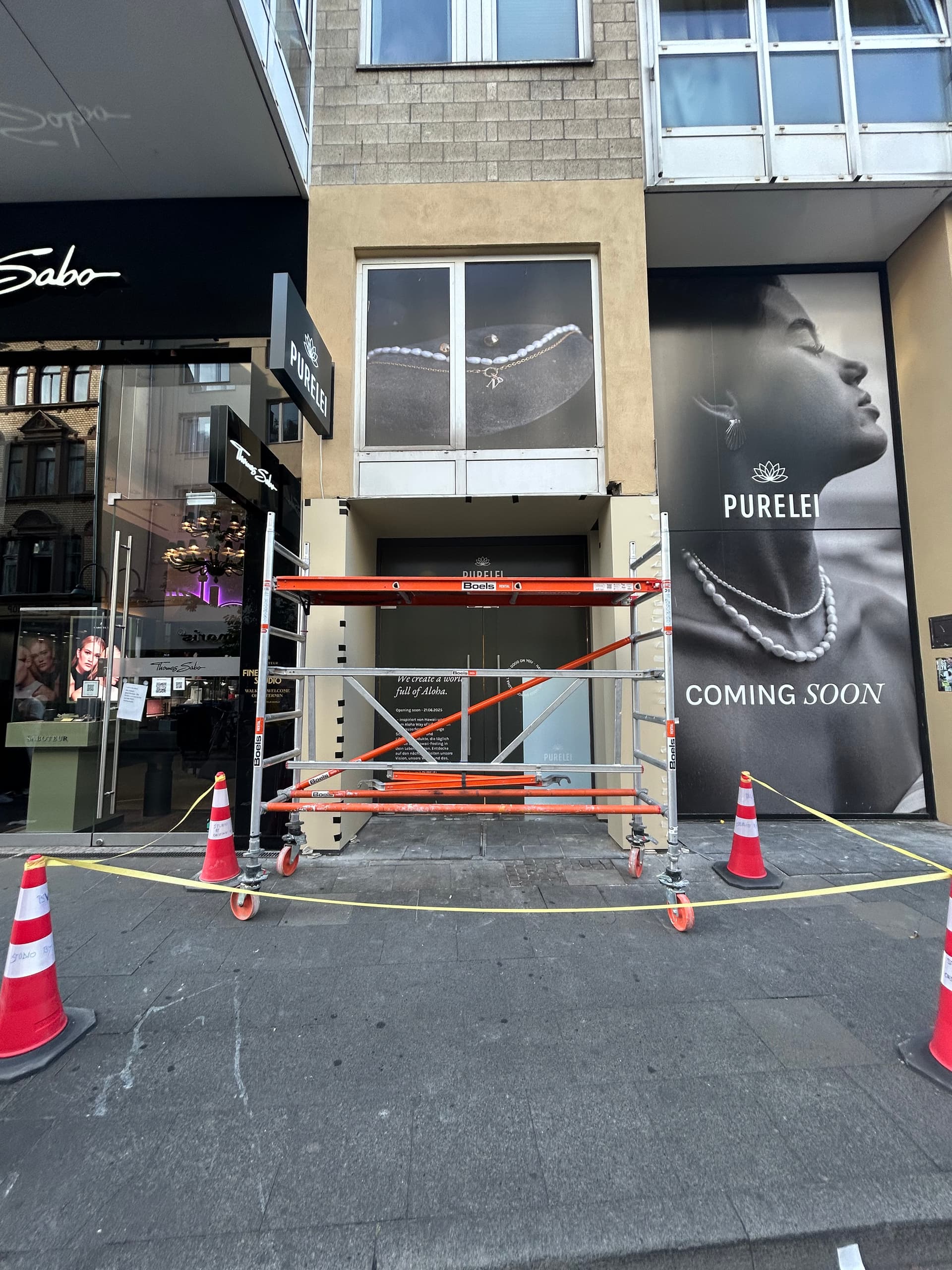 PURELEI storefront during fit-out in Cologne