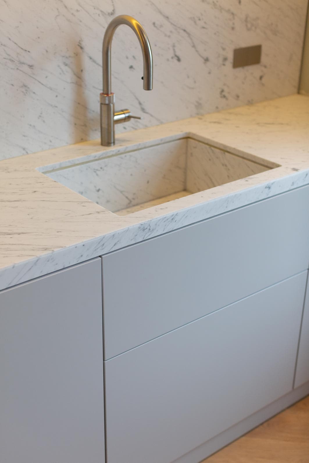 Suriname Apartments - Bathroom vanity