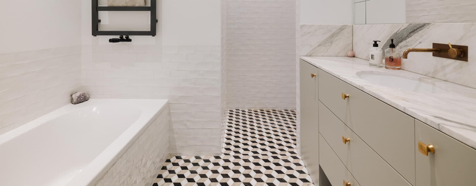 Susan and Cyril Apartment - Interior view 31