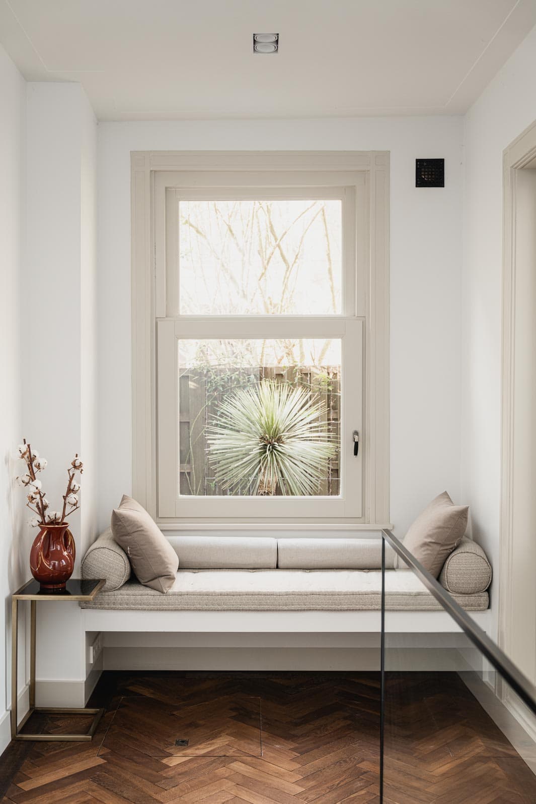 Susan and Cyril Apartment - Interior view 9